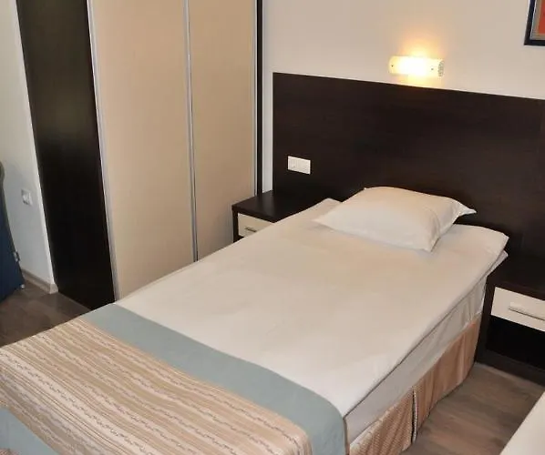 Hotel Free *
